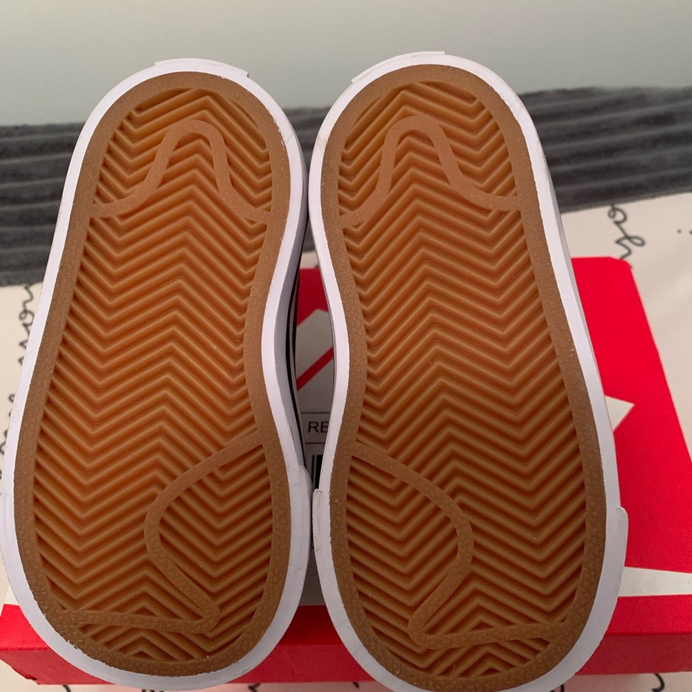 Nike court legacy toddler shoes size 5c